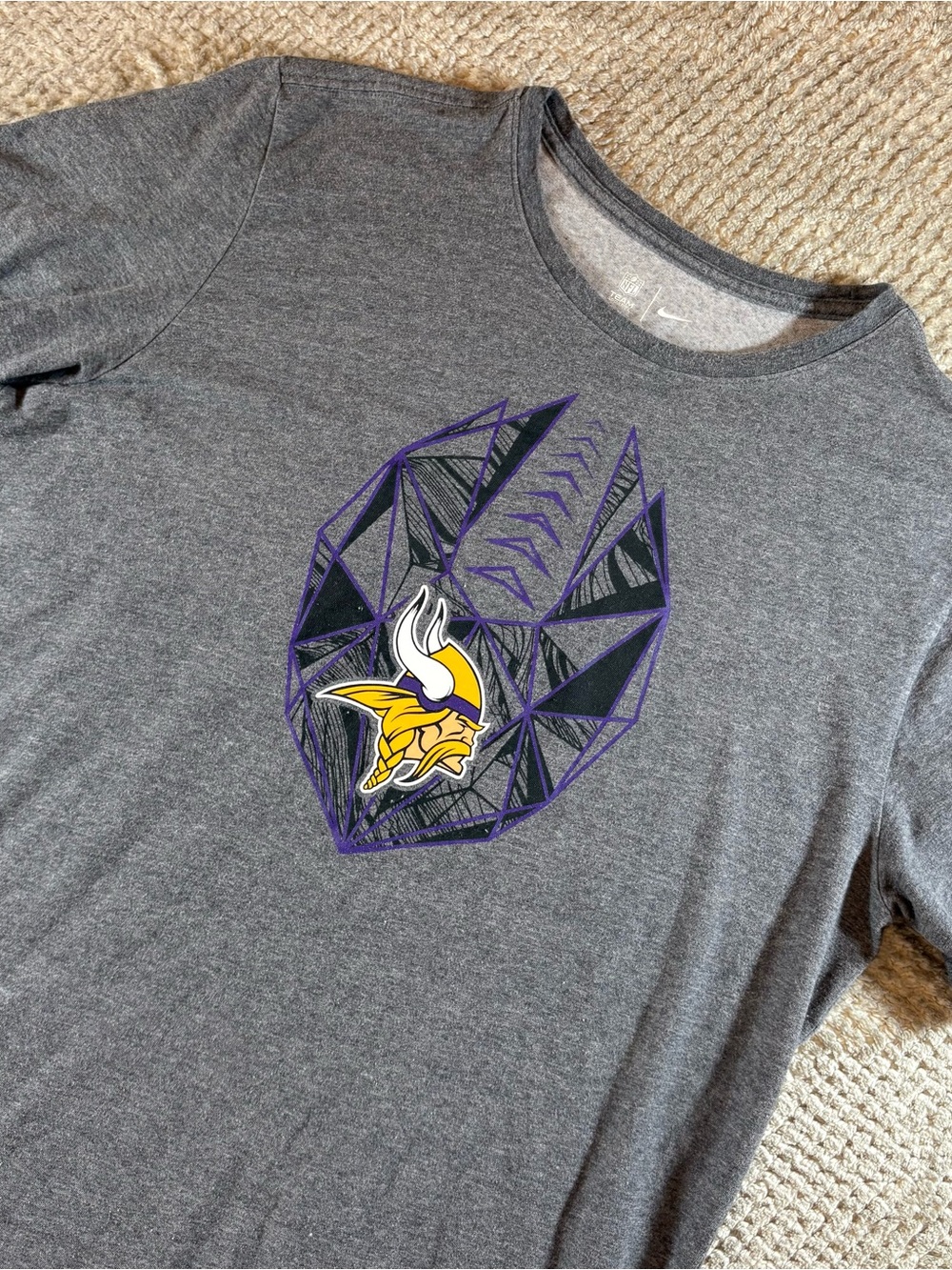 Nike Minnesota Vikings Mens XL NFL Football Athletic Dri-Fit Nike Tee Sports